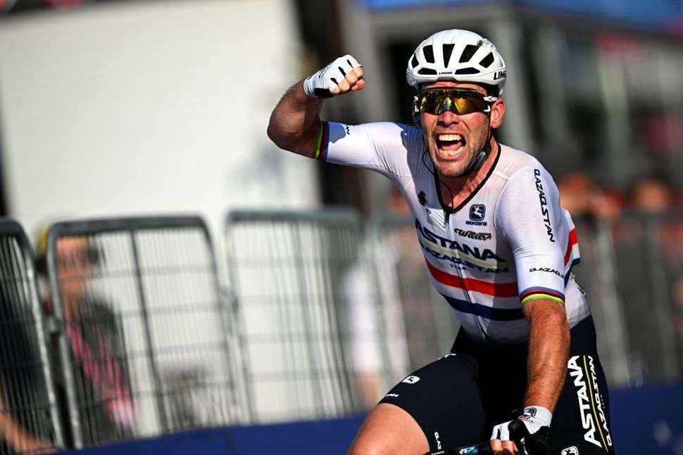 Mark Cavendish tidak jadi pensiun demi mengejar juara etape ke-35 Tour de France 2024. (Foto: Istimewa)