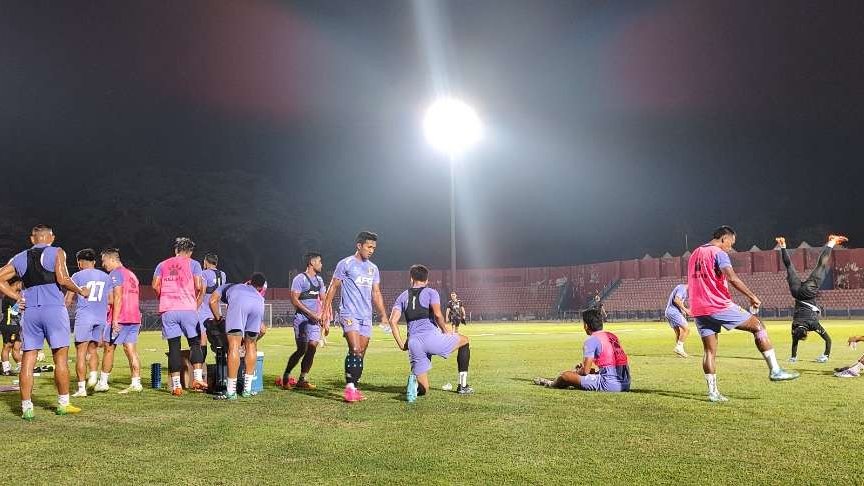 Persik Kediri gelar latihan di Stadion Brawijaya sebelum berangkat ke kandang Persita Tangerang. (Foto: Fendi Lesmana/Ngopibareng.id)