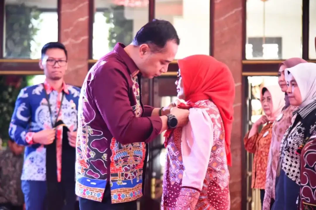 Walikota Surabaya meresmikan "Forum Partisipasi Publik Untuk Kesejahteraan Perempuan dan Anak" (Puspa Srikandi) guna memperkuat pencegahan aksi kekerasan pada perempuan dan anak. (Foto: Dok Kominfo Kota Surabaya)