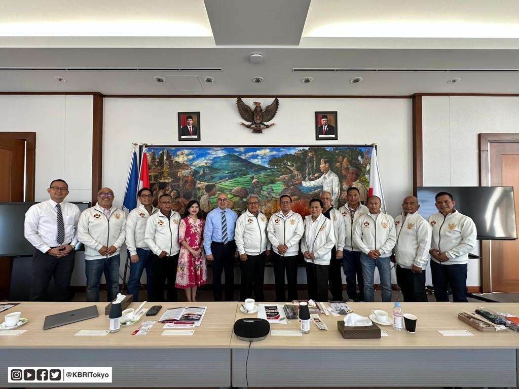 Duta Besar Republik Indonesia (Dubes RI) untuk Jepang Heri Akhmadi saat menerima Pengurus Besar Persaudaraan Shorinji Kempo Indonesia (PB PERKEMI) pada Jumat, 6 Oktober 2023 di KBRI Tokyo. (Foto: istimewa)