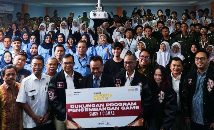 Kemendikbudristek, Kantor Staf Presiden (KSP), dan KINCIR, menyelenggarakan Esports Next serta kunjungan kinetik ke SMKN 1 Ciomas, Bogor, Jawa Barat (Foto: Kemendikbudristek)