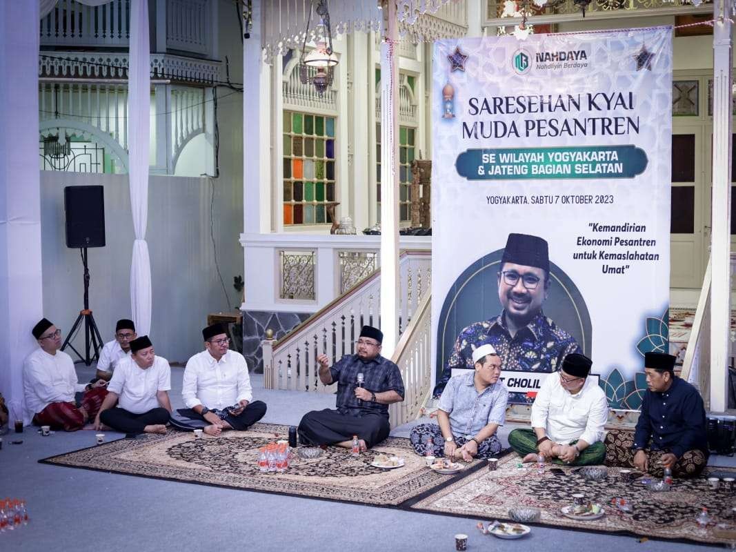 Menteri Agama Yaqut Cholil Qoumas di hadapan para kiai muda pengasuh pondok pesantren se Yogyakarta dan Jawa Tengah bagian selatan, Sabtu 7 Oktober 2023 malam. (Foto: dok. kemenag)