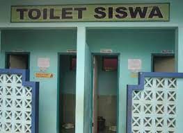 Inspektorat Jenderal Kementerian Agama Republik Indonesia memberikan sanksi kepada Kepala Madrasah Aliyah Negeri (MAN) I Pamekasan No'man Afandi karena terapkan toilet berbayar. (Foto: Sindo)