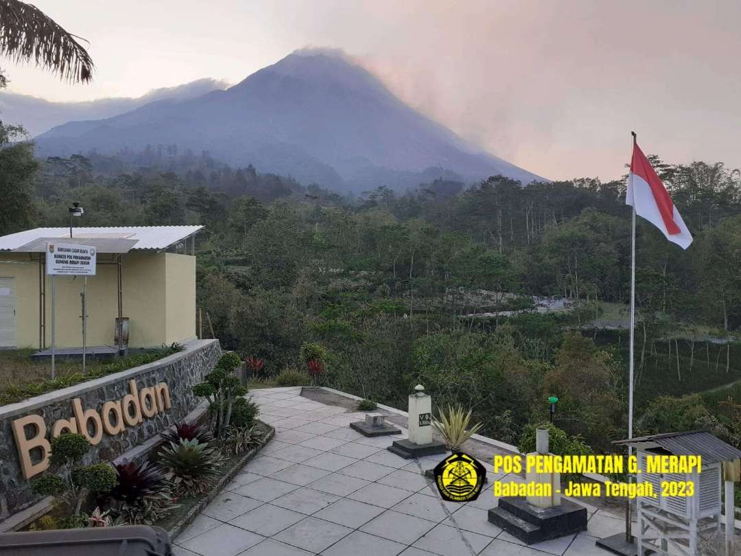 Aktivitas Gunung Merapi terlihat di Pos Babadan, Magelang, Jawa Tengah, pada  Senin 9 Oktober 2023. (Foto: magma.esdm)