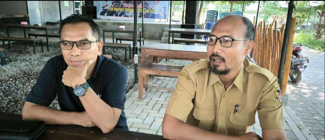 Ketua Askot PSSI Kota Kediri Tomi Ari Wibowo Dan Legenda Persik Suswanto (Fendi Lesmana/ngopibareng.id)
