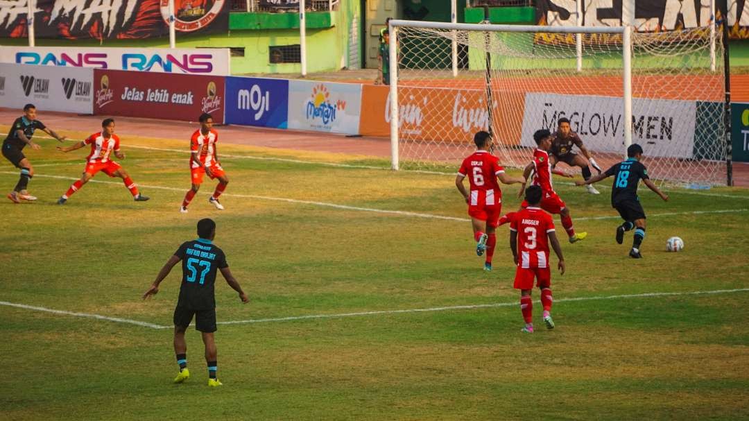 Pertandingan Deltras FC melawan Persela Lamongan (foto :Aini/Ngopibareng.id)