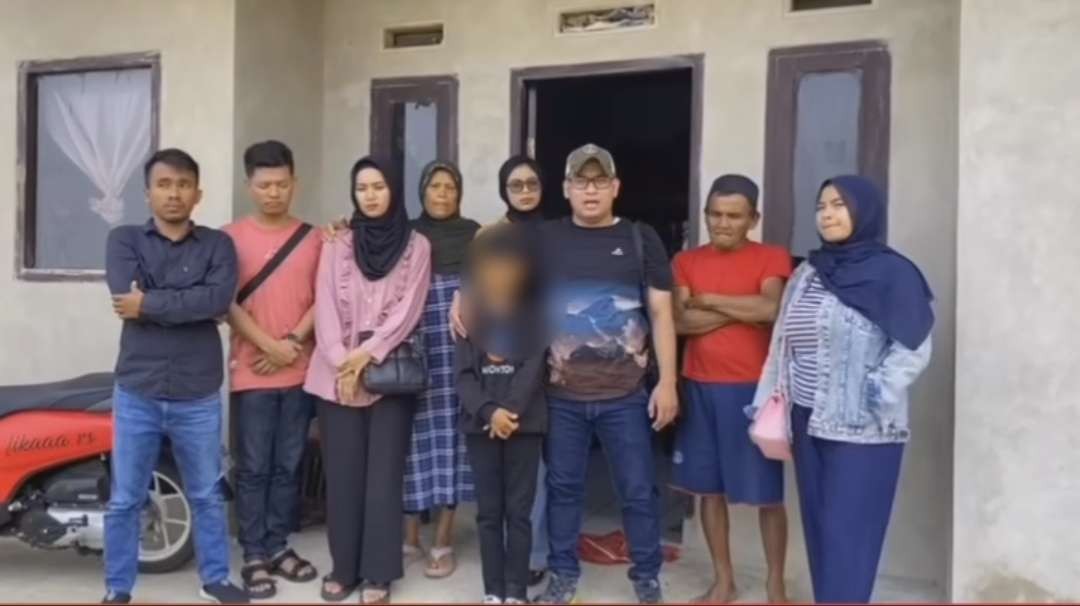 Keluarga besar Dini Sera Afrianti menolak damai dengan pelaku pembunuhan, Ronald Tannur. (Foto: Instagram @fikaaa.rs)