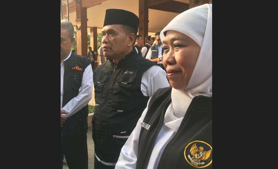 Gubernur Jawa Timur, Khofifah Indar Parawangsa berupaya menurunkan harga beras melalui operasi pasar di tiga puluh titik di Provinsi Jawa Timur. (Foto: Choirul Anam/Ngopibareng.id)