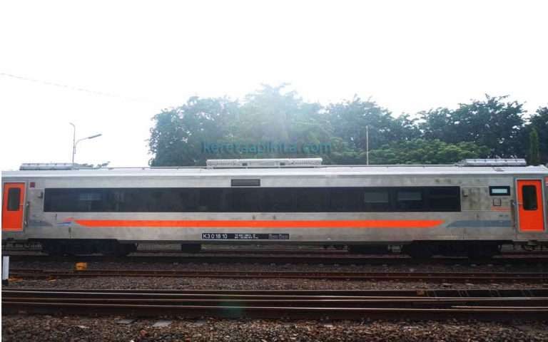 Kereta Api Tawang Jaya relasi Semarang Poncol-Pasar Senen Jakarta. (Foto: dok. keretapikita)