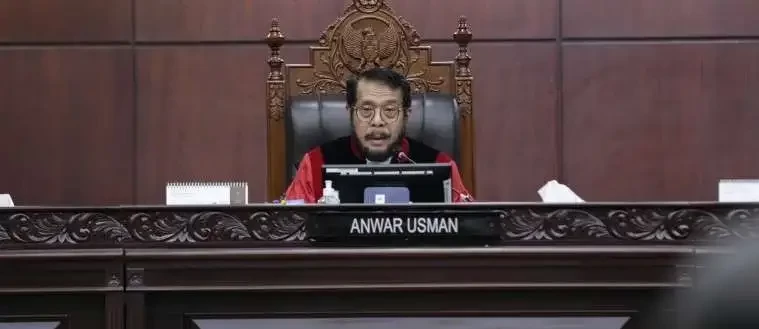 Ketua Mahkamah Konstitusi (MK) Anwar Usman yang akan menyidangkan soal batas usia minimal Capres-Cawapres di Ruang Sidang Mahkamah Konstitusi (MK), Jalan Merdeka Barat, Jakarta Pusat, Senin 16 Oktober 2023.(Foto: humas MK)