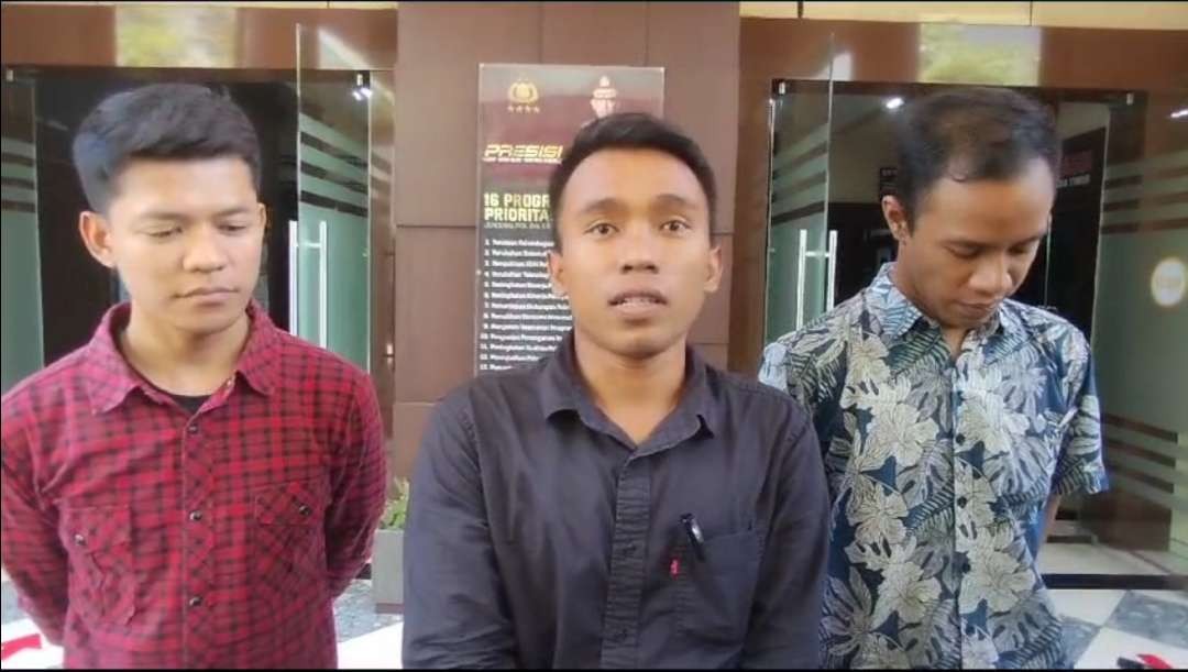 Kuasa Hukum korban Dini Sera Afrianti, Hendra Yana, usai laporan di Mapolda Jatim, Surabaya, Senin 16 Oktober 2023. (Foto: Tangkapan Layar)