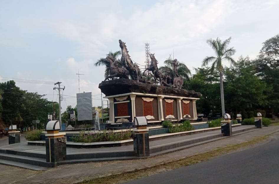 Patung Arjuna Wiwaha ikon Kota Cepu (Foto: Ahmad Sampurno/ Ngopibareng.id)