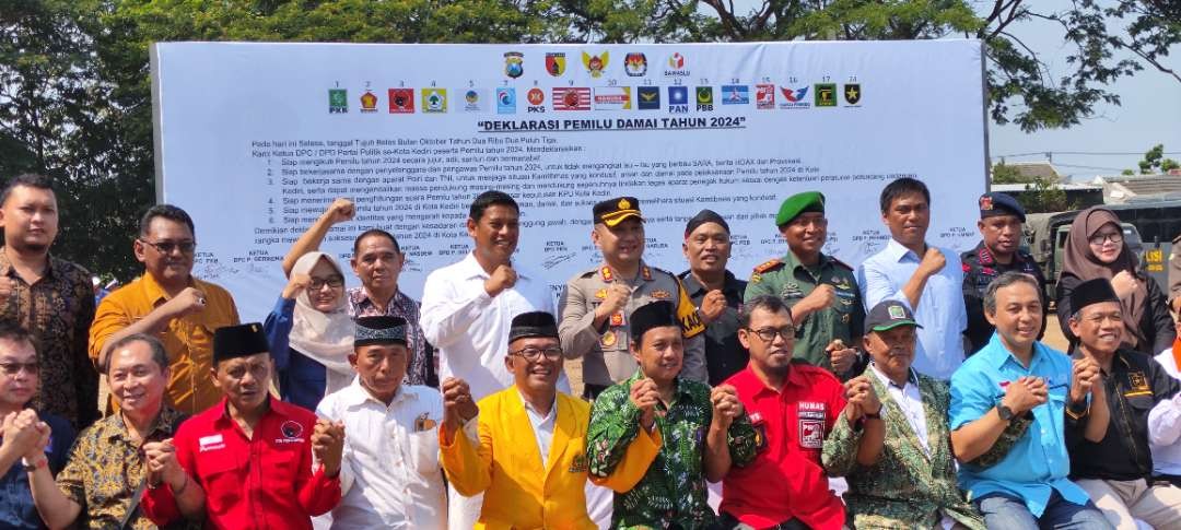 Deklarasi Damai, PSI Kota Kediri komitmen tolak politik identitas. (Foto: Fendi Lesmana/Ngopibareng.id)