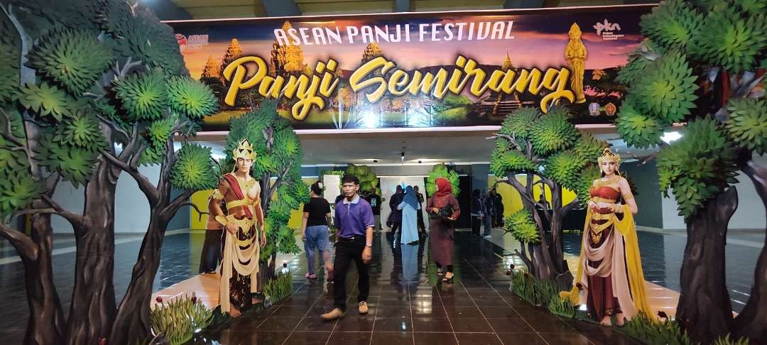 Kolaborasi drama tari 9 negara di ASEAN Panji Festival 2023 ini memukau ratusan penonton yang hadir. (Foto: Fendi Lesmana/Ngopibareng.id)