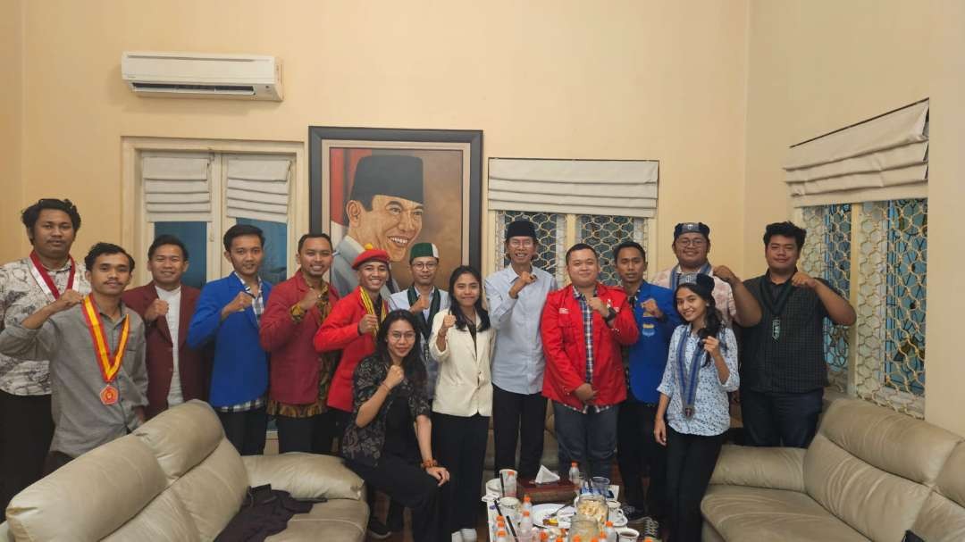 Aliansi Cipayung Plus bertemu Ketua DPRD Surabaya menyampaikan aspirasi dan gagasan isu kepemudaan dan kemahasiswaan menjelang momentum sumpah pemuda. (Foto: Dok DPRD Surabaya)