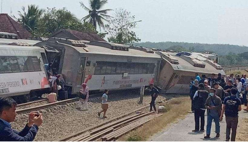 Proses evakuasi kereta api anjlok belum rampung, dampaknya terjadi keterlambatan. (Foto: X TRC BPBD DIY)