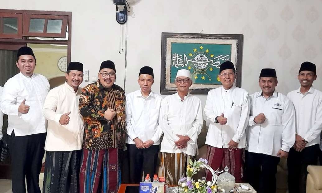 Wakil Rais Aam PBNU KH Anwar Iskandar bersama para kiai pesantren di Kediri. (Foto:adi/ngopibareng.id)