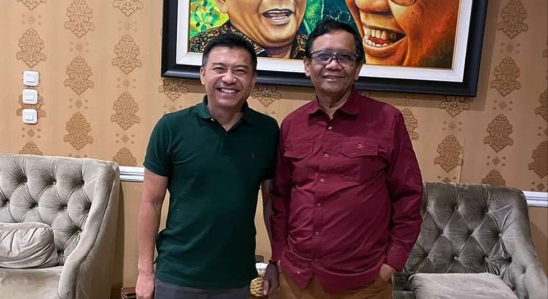 Menko Polhukam Mahfud MD bersama musisi sekaligus politikus PDIP, Anang Hermansyah. (Foto: Instagram @ananghijau)