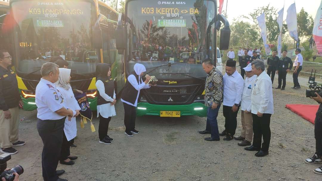 Launching Bus Trans Jatim Koridor lll di Mojokerto.(Foto: Deni Lukmantara/Ngopibareng.id)