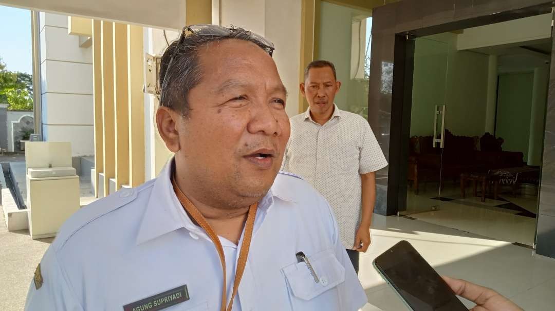 Kepala Dinas PUPR-PRKP Kabupaten Tuban, Agung Supriyadi usai rapat komisi di DPRD Tuban (Khoirul Huda/Ngopibareng.id)