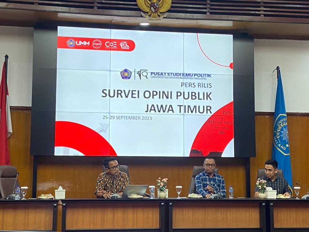 Pusat Studi Ilmu Politik UMM ketika merilis hasil Survei Opini Publik Jawa Timur (Foto: Lalu Theo/Ngopibareng.id)