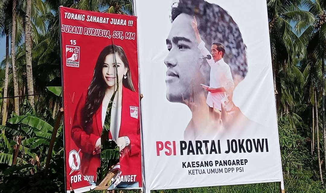 Baliho bergambar Kaesang Pangarep dengan narasi  "PSI Partai Jokowi" (Foto: Asmanu Sudharso /Ngopibareng.id ))