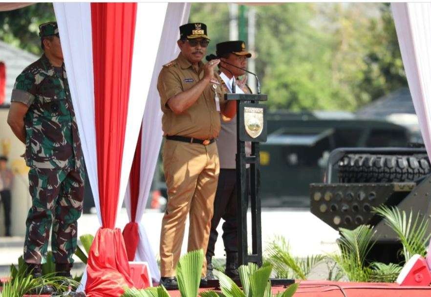 Penjabat (Pj) Gubernur Jawa Tengah, Komjen Pol (P) Nana Sudjana menjadi Inspektur Upacara dalam Apel Gelar Pasukan Mantap Brata Candi 2023-2024. (Foto: Kominfo Jateng)