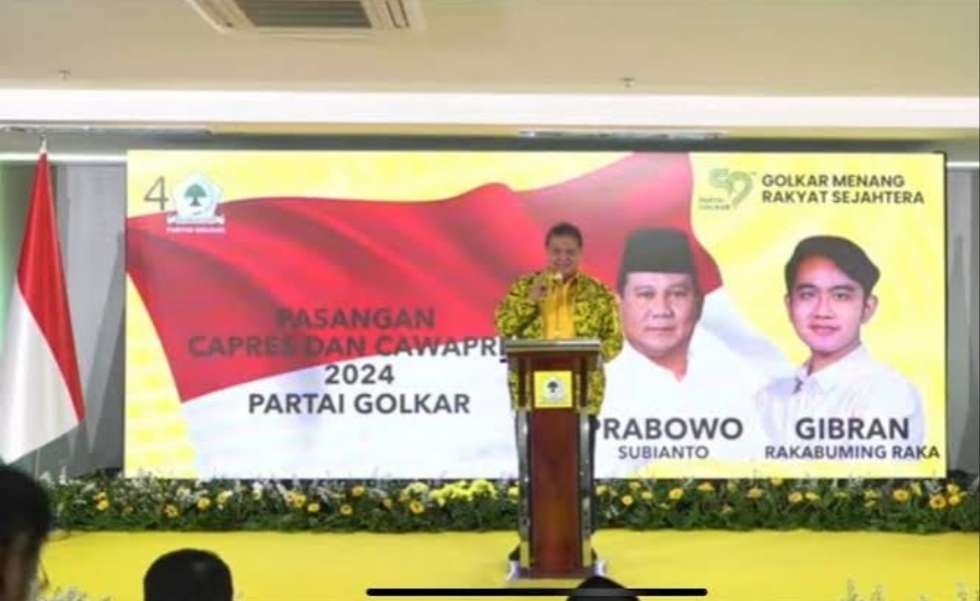 Ketua Umum Partai Golkar, Airlangga Hartarto umumkan deklarasi bakal capres-cawapres Prabowo Subianto dan Gibran Rakabuming Raka, Sabtu 21 Oktober 2023. (Foto: Instagram Golkar)