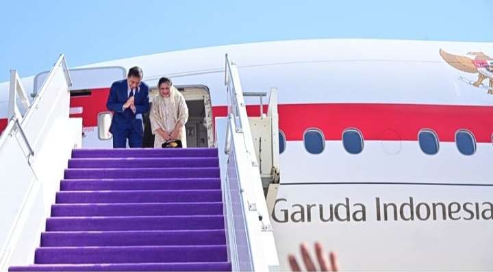 Presiden Jokowi beserta rombongan tiba di Tanah Air, dari kunjungan kerja di Arab Saudi, Sabtu 21 Oktober 2023. (Foto: BPMI Setpres)