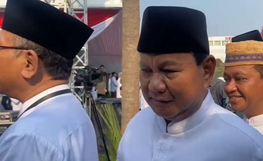 Bakal Calon Presiden, Prabowo Subianto saat ditemui usai mengikuti apel Hari Santri di Tugu Pahlawan. (Foto: Pita Sari/Ngopibareng.id)