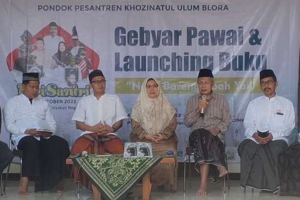 Peluncuran buku berjudul Ngaji Bareng Abah Yai Muharror Ali di Ponpes Khozinatul Ulum Blora. (Foto: istimewa)