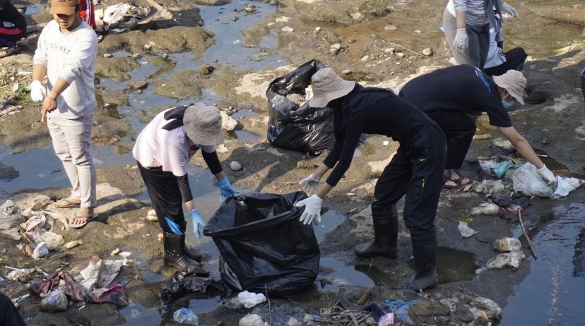 Salah satu titik timbunan sampah di kawasan Muharto, Kota Malang (Foto: Envigreen Society)