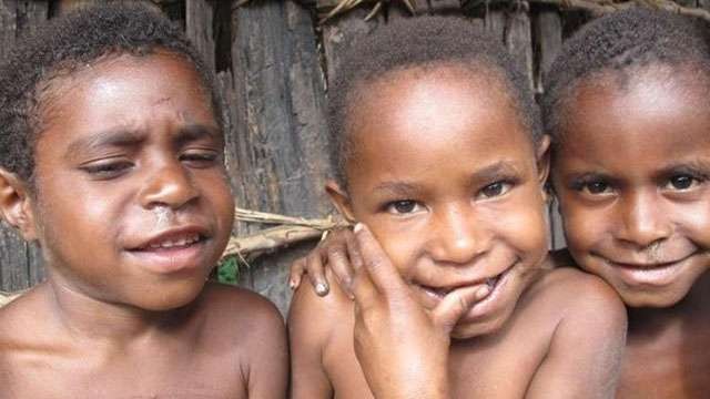 Anak-anak Papua. Ilustrasi tulisan: Mengkilaukan Kembali Mutiara Hitam. (Foto:Ngopibareng.Id/Detik.com)