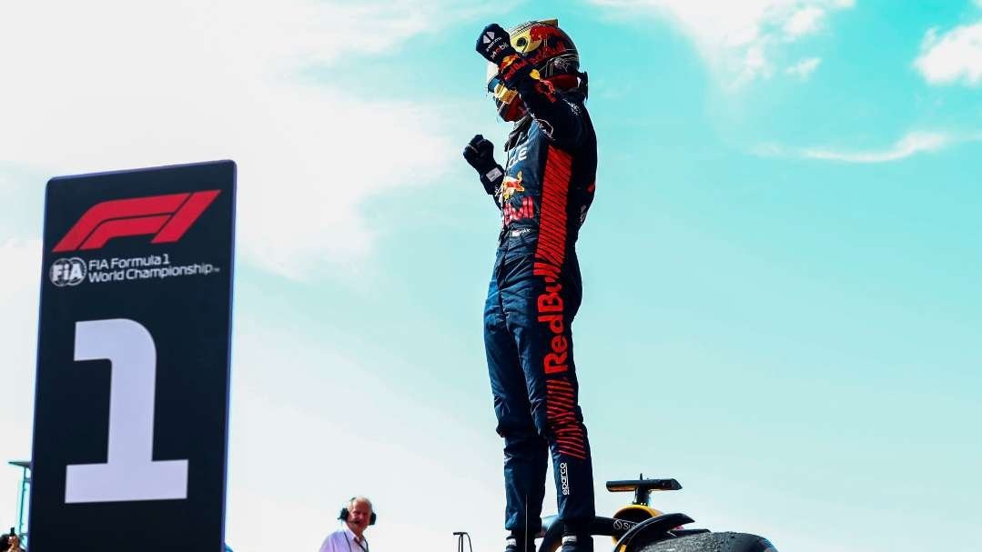 Max Verstappen raih kemenangan F1 ke-50, usai menang balapan di Amerika gara-gara Lewis Hamilton dan Charles Leclerc diskualifikasi, Senin 23 Oktober 2023 waktu Indonesia. (Foto: X F1)