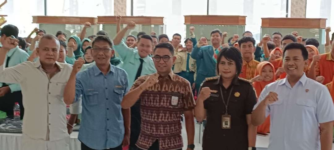 Disbudparpora Kota Kediri edukasi sejarah di Museum Airlangga, Selasa 24 Oktober 2023. (Foto: Fendi Lesmana/Ngopibareng.id).