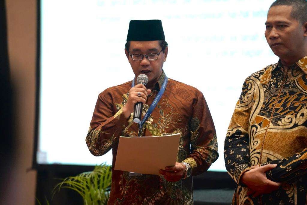 KH Afifuddin Haritsah membacakan sembilan rekomendasi Mudzakarah Perhajian Indonesia 2023. (Foto: Dok. Kemenag)
