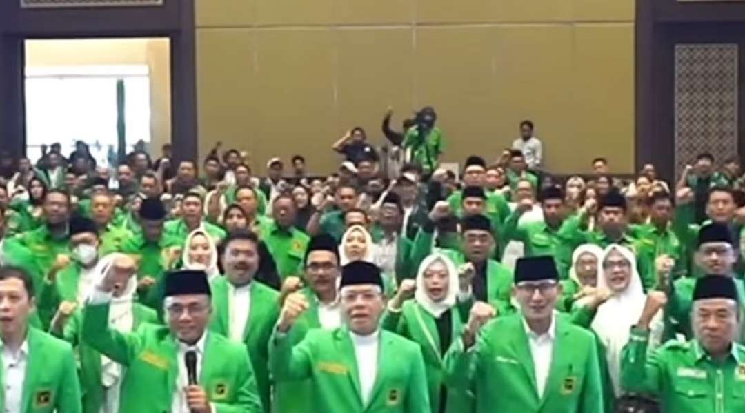 Menteri Pariwisata dan Ekonomi Kreatif (Menparekraf) Sandiaga Salahuddin Uno atau Sandi Uno (dua kanan) ditunjuk sebagai Ketua Dewan Pakar Tim Pemenangan Nasional (TPN) Ganjar Pranowo-Mahfud MD. (Foto: Instagram @sandiuno)