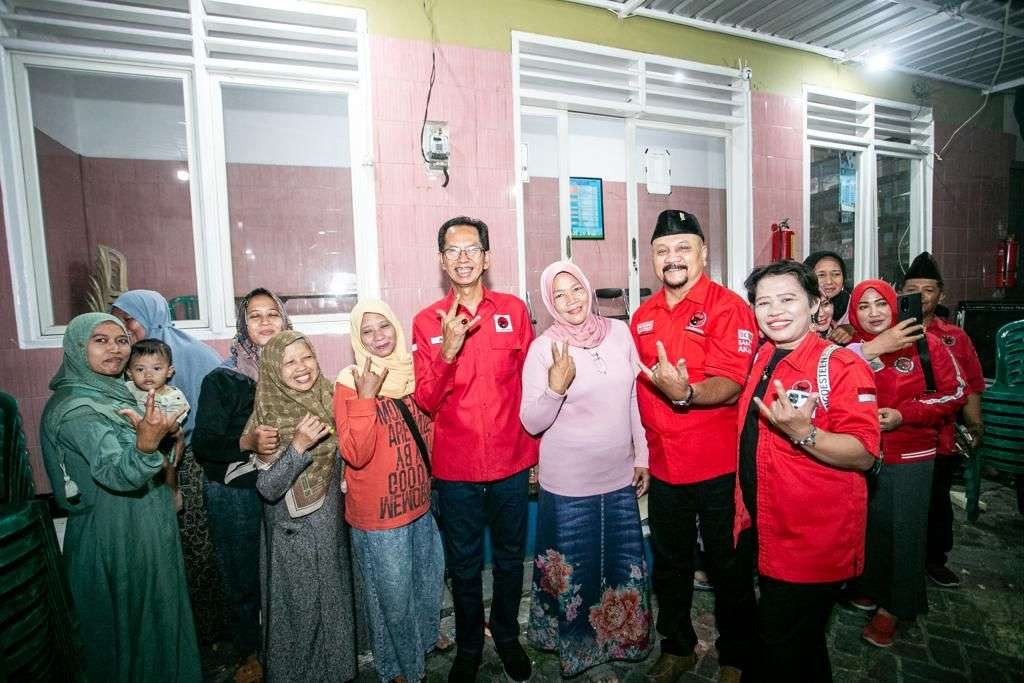 Adi Sutarwijono dan Kader PDIP Turba menangkan Ganjar-Mahfud. (Foto: PDIP Surabaya untuk Ngopibareng.id)