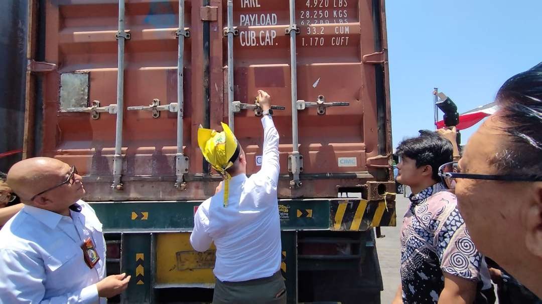 Menteri Perindustrian, Agus Gumiwang Kartasasmita  melepas ekspor ikan kaleng ke Jerman pada pekan lalu (foto: Muh Hujaini/ngopibareng.id)