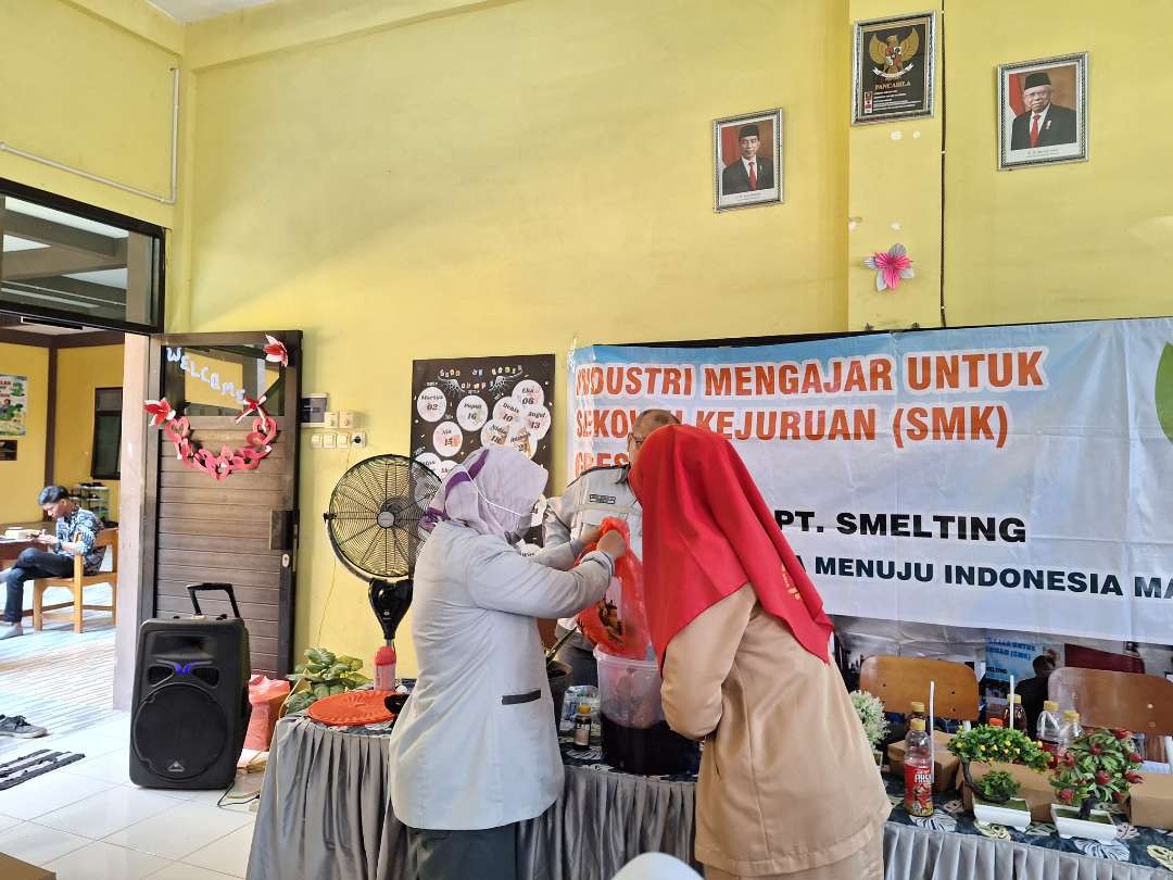 PT Smelting edukasi siswa SMK wirausaha, ilmu logam hingga public speaking. (Foto: PT Smelting untuk Ngopibareng.id)
