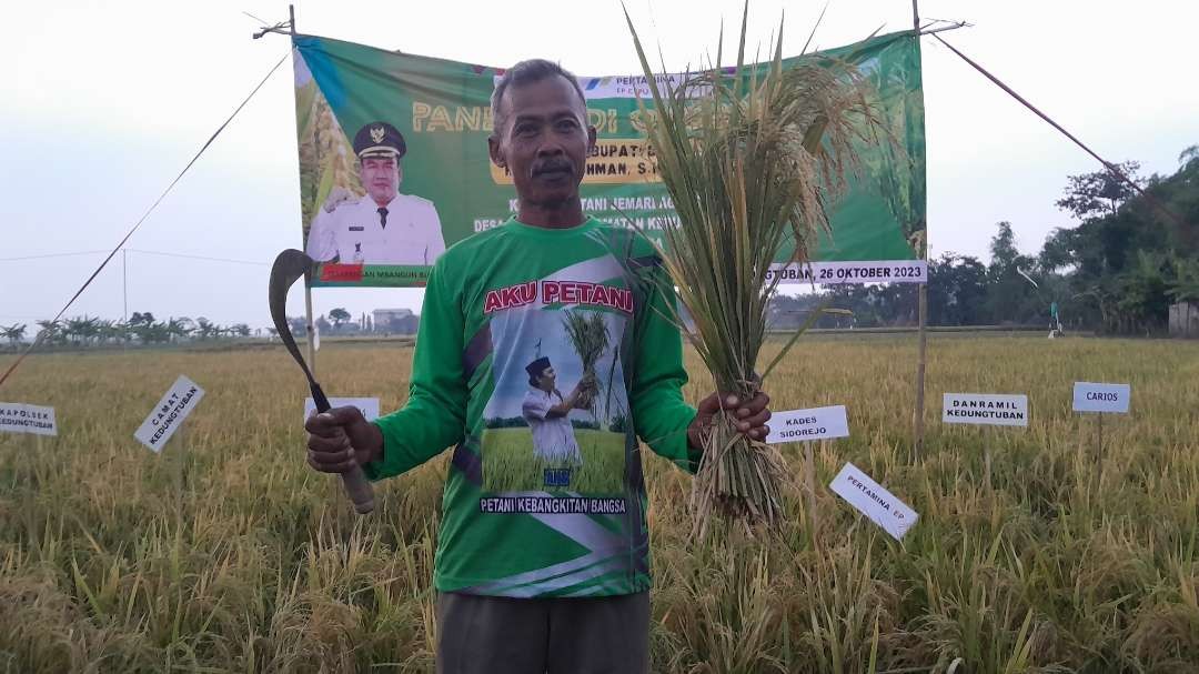 Supardi, salah satu petani di Desa Sidorejo, Kecamatan Kedungtuban, Kabupaten Blora, Jawa Tengah, yang kembangkan pertanian organik.(Foto: sampurno/ngopibareng.id)