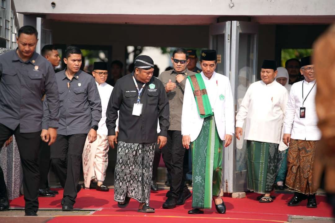 Bersama Presiden Joko Widodo, Ketua Umum Pimpinan Pusat Pagar Nusa M. Nabil Haroen (pakai blangkon) (Foto: munawir aziz)
