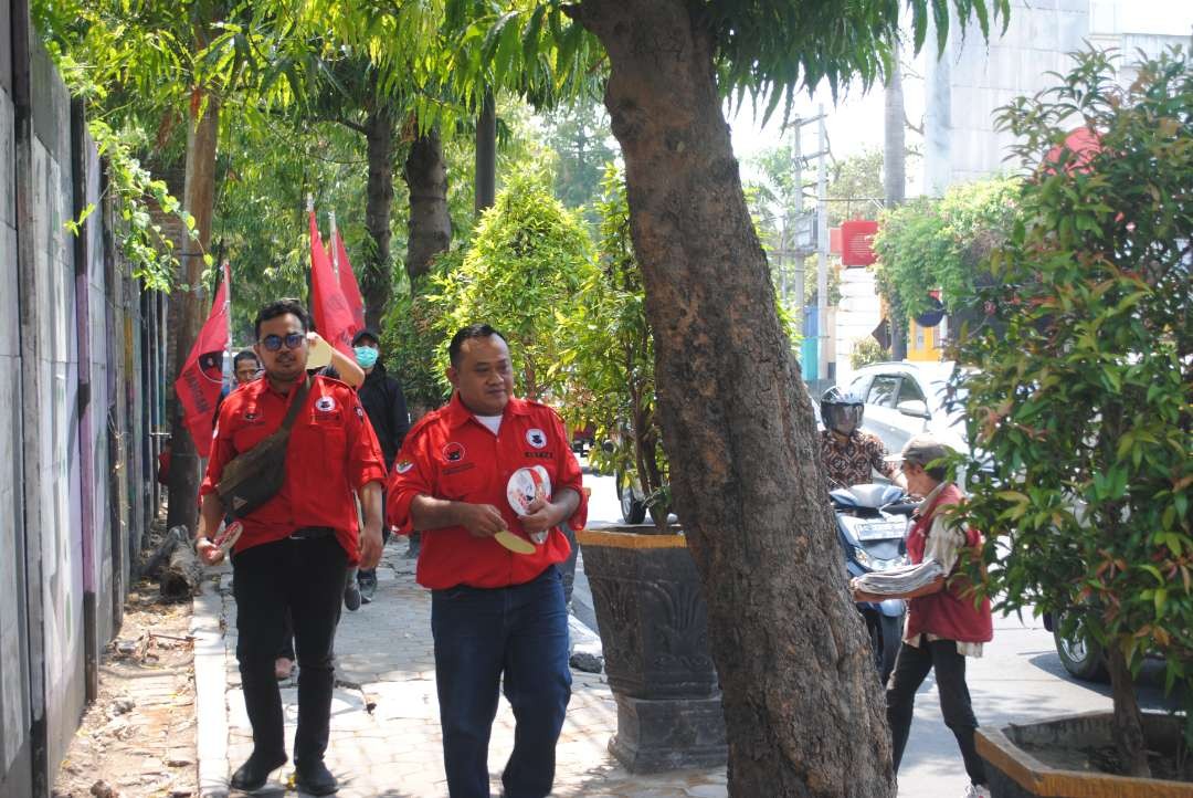 Banteng Muda Indonesia (BMI) Kota Kediri mulai bergerak turun ke jalan menyapa masyarakat. Sosialisasi pasangan capres-cawapres Ganjar Pranowo-Mahfud MD. (Foto: Istimewa)