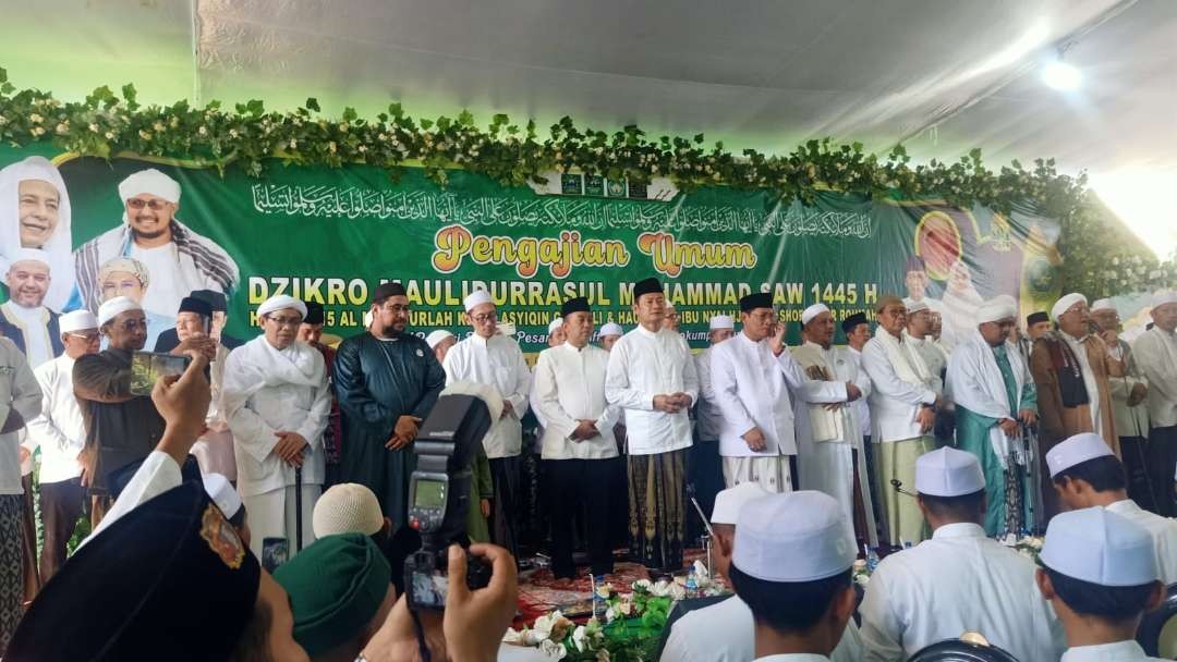 Acara Maulid Nabi Muhammad SAW dan Haul ke 15 Al Maghfirullah KH M. Asyiqin Ghozali di Ponpes Miftahul Qulub, Lamongan(Foto :Imron Rosidi/ngooibareng.id)