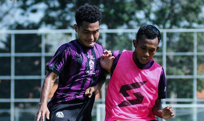 Skuat Arema FC saat menjalani sesi latihan (Foto: Lalu Theo/Ngopibareng.id)
