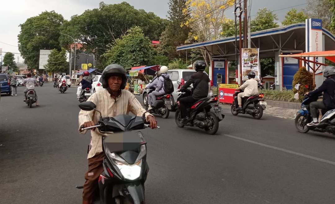 Kondisi aru lalu lintas di Jalan Kalimantan. (Foto: Rusdi/Ngopibareng.id)