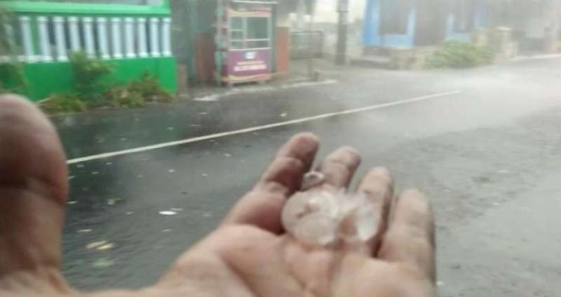 Hujan es yang terjadi di Malang, pada Desember 2019 lalu. (Foto : istimewa)