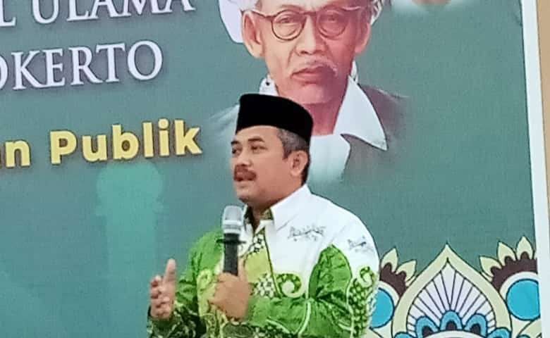 KH DR Muhammad Koderi, Wakil Ketua PWNU Jawa Timursaat menyampaikan pesan-pesan kebaikan bagi umat Islam. (Foto:adi/ngopibareng.id)