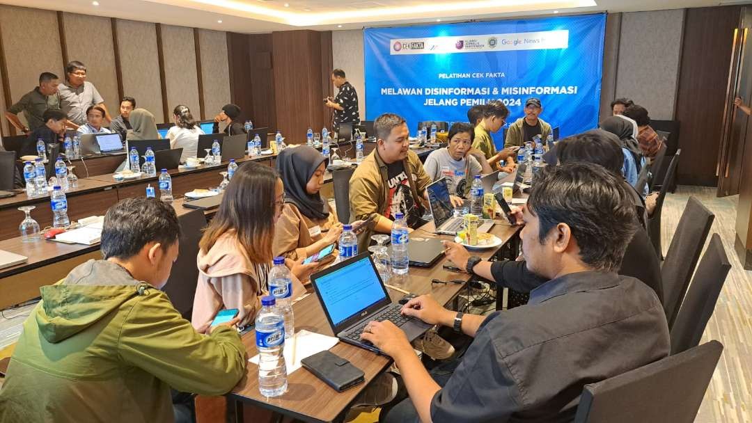 Asosiasi Media Siber Indonesia (AMSI) yang merupakan bagian dari koalisi cek fakta dengan dukungan  Google News Initiative memulai rangkaian kegiatan pelatihan cek fakta untuk para jurnalis. Pelatihan pertama yang berlangsung di Jakarta ini mengundang 30 jurnalis dari Jakarta, Jawa Barat, dan Sulawesi Tenggara.  (Foto: AMSI)