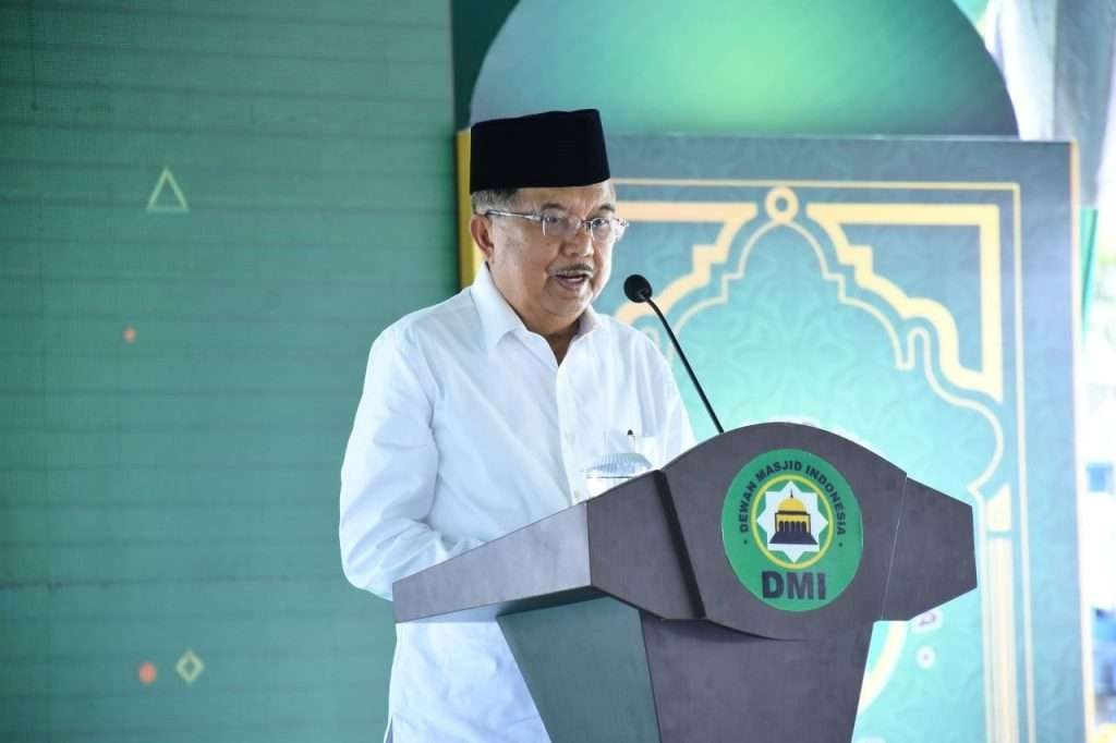 Ketua Umum Dewan Masjid Indonesia (Ketum DMI), Jusuf Kalla alias JK, menyerukan Qunut Nazilah saat salat Jumat, 3 November 2023. (Foto: DMI)